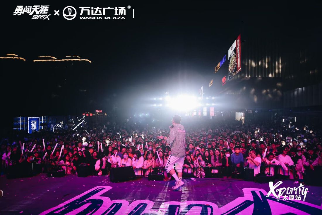 户外广场演出